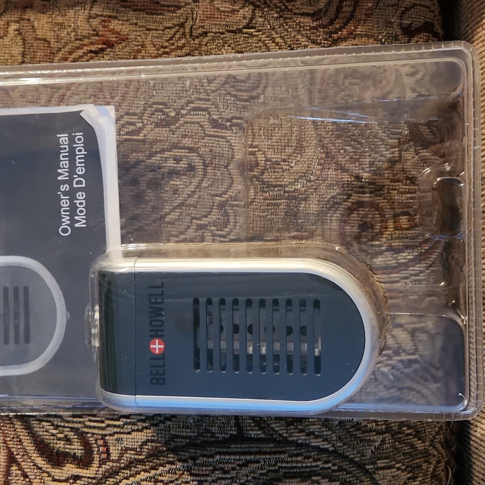 New Bell & Howell  air purifier and ionizer